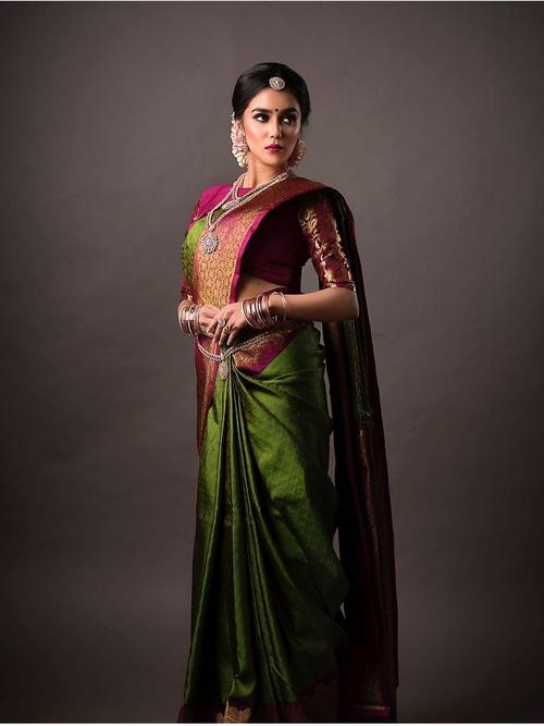 presenting enchanting yet breathable organic banarasi - 18383989 - Very Small Image - 1