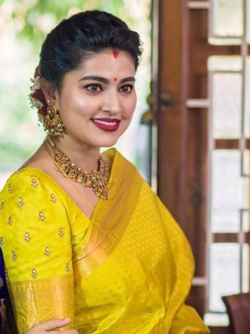 presenting enchanting yet breathable organic banarasi - 18385216 - Very Small Image - 1