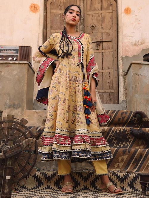 yellow modal suit set - 18386209 - Very Small Image - 1