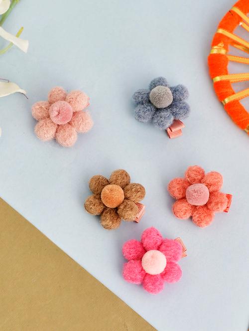 set of 5 fur tic tac flower hair pin - 18386640 - Very Small Image - 1