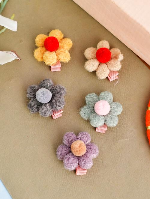set of 5 flower fur hair alligator clip - 18386673 - Very Small Image - 1