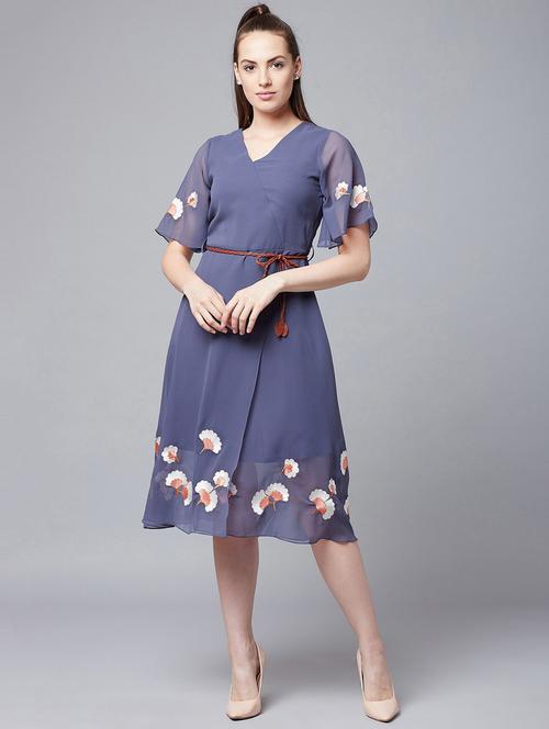 short-sleeved embroidered a-line dress - 18391282 - Very Small Image - 1