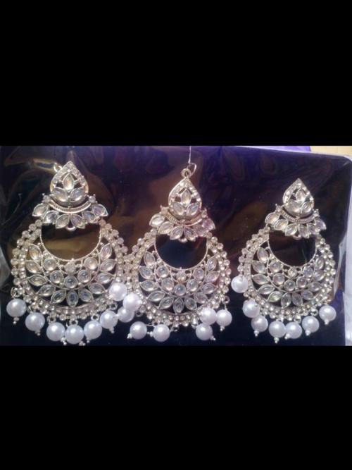 earrings with mangtika set - 18407760 - Very Small Image - 1