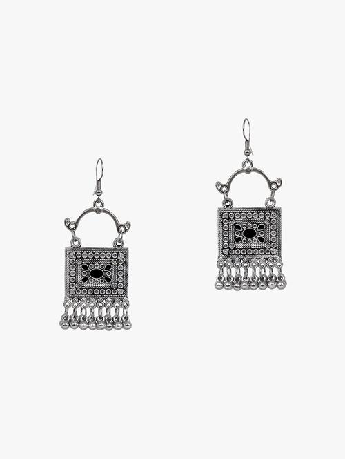 silver metal earring - 18409408 - Very Small Image - 1