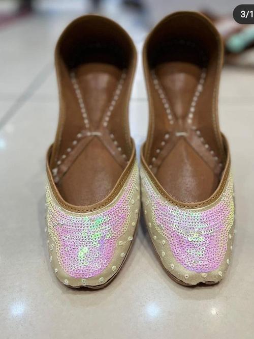 jutttis for women - 18418351 - Very Small Image - 1