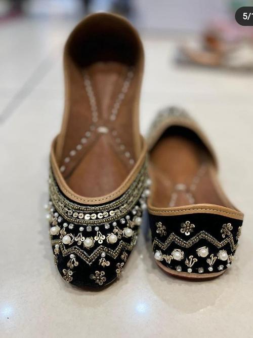 jutttis for women - 18418353 - Very Small Image - 1
