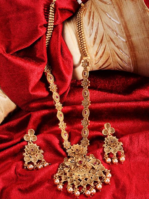 gold plated kemp stone studded rajwadi long temple necklace set - 18421025 - Very Small Image - 1