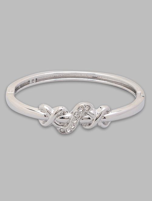 silver metal cuffs bracelet - 18424316 - Very Small Image - 1