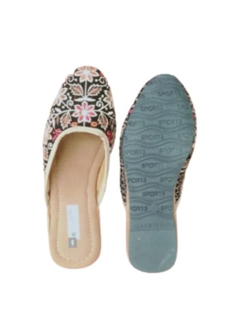 women embroidered jutis - 18434330 - Very Small Image - 1