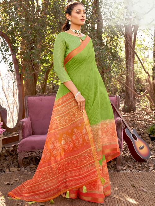 contrast bordered checkered saree with blouse - 18442015 - Very Small Image - 1