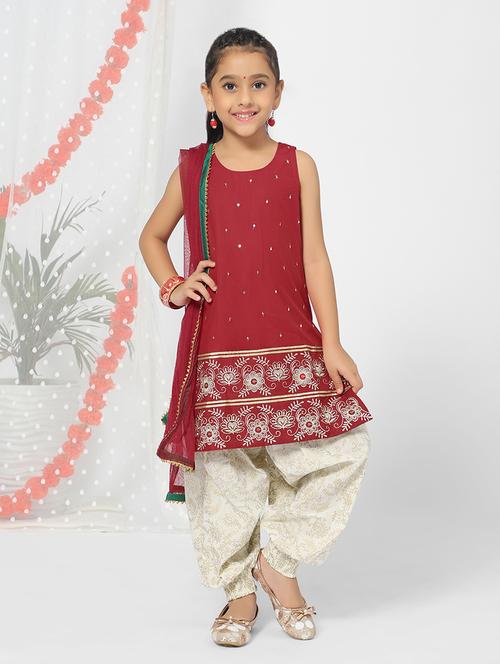 girl maroon foil printed patiyala suit set with dupatta - 18444418 - Very Small Image - 1