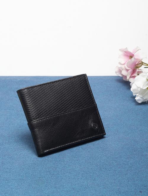 black leather wallet - 18458679 - Very Small Image - 1