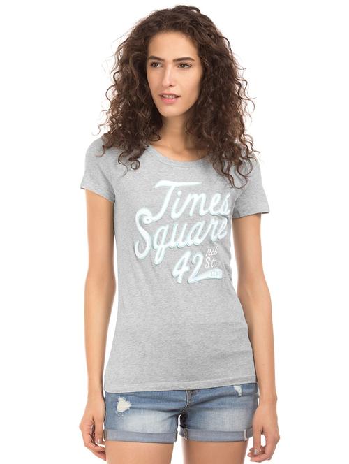 round neck applique t-shirt - 18464478 - Very Small Image - 1