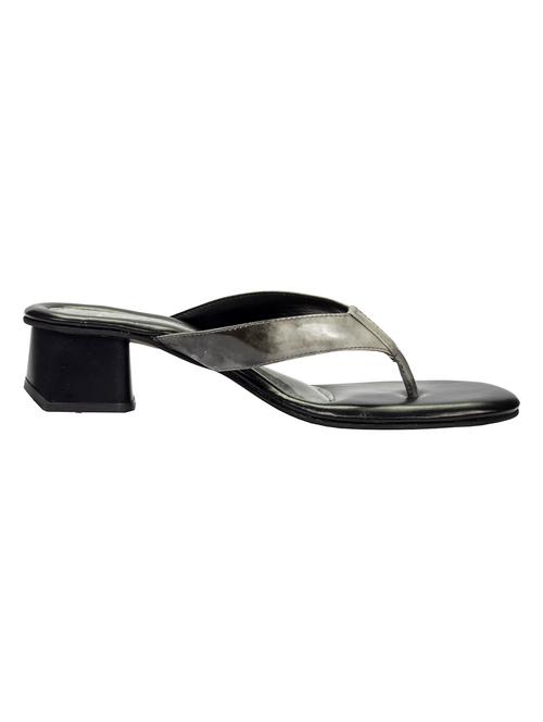multi colored toe separator sandal - 18465916 - Very Small Image - 1