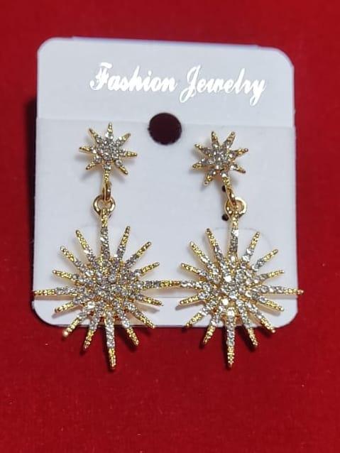 women stylish earring - 18469119 - Very Small Image - 1