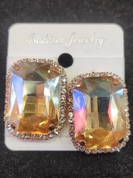 women stylish earring - 18471251 - Very Small Image - 1