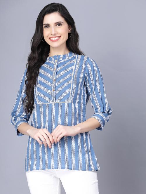 three quarter sleeved printed top - 18472520 - Very Small Image - 1