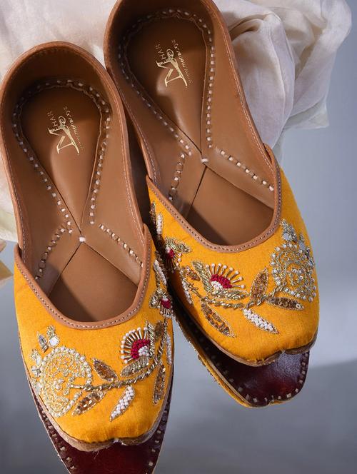 women embellished slip on juti - 18473876 - Very Small Image - 1