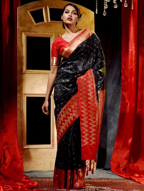 self design woven saree with blouse - 18499162 - Very Small Image - 1