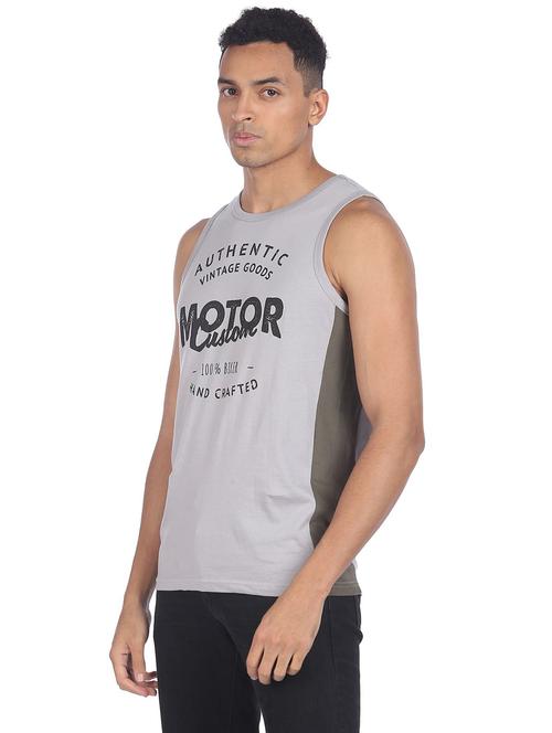 round neck chest print t-shirt - 18509288 - Very Small Image - 1