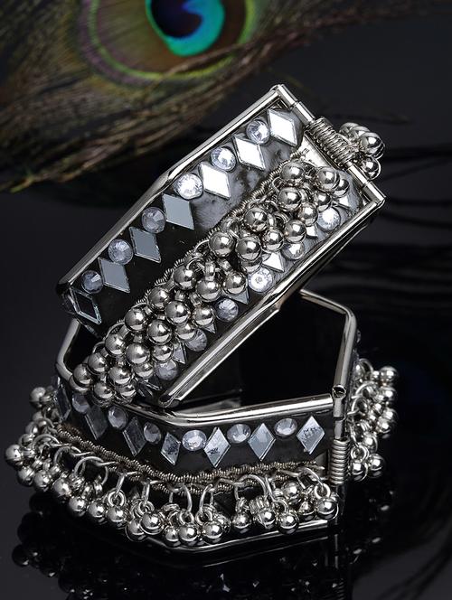 set of 2 hectagon oxidised black ghunghroo bangles - 18512791 - Very Small Image - 1