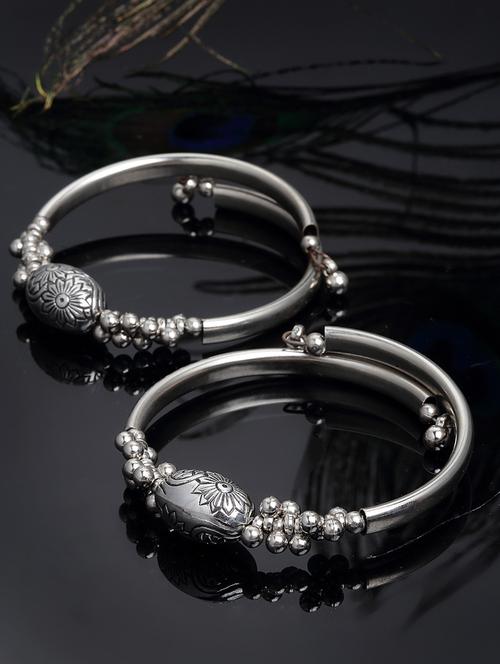 set of 2 silver oxidized ghunghroo bangles - 18512794 - Very Small Image - 1