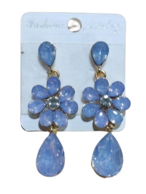 women stylish earring - 18532543 - Very Small Image - 1