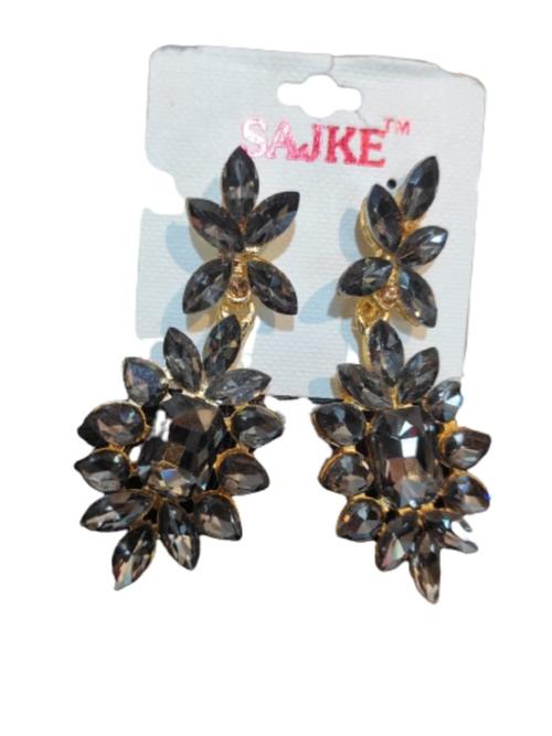 women stylish earring - 18535033 - Very Small Image - 1