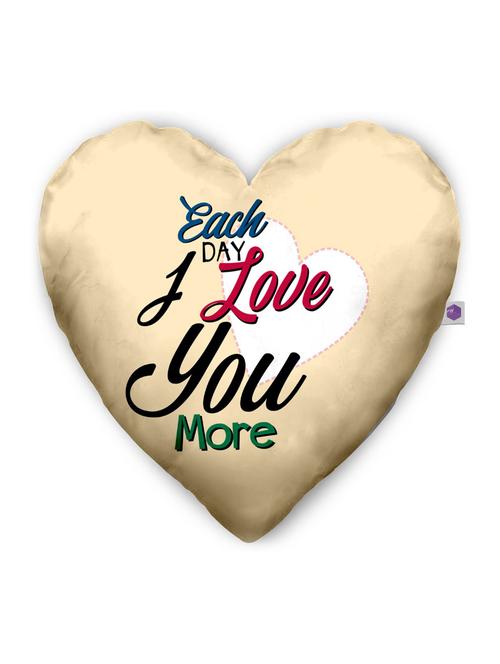 printed heart shape pillow - 18556320 - Very Small Image - 1