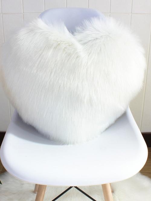 white heart fur pillow (16x16 inches) - 18557516 - Very Small Image - 1
