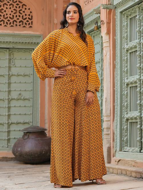 yellow crepe top pants set - 18579136 - Very Small Image - 1