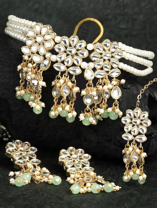 gold plated light green beads studded floral kundan earring and maang tikka set - 18635786 - Very Small Image - 1