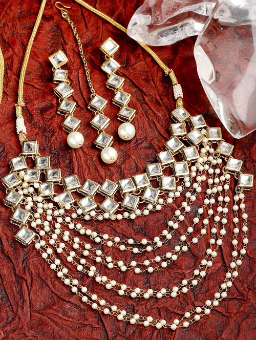 karatcart gold plated pearl chain kundan necklace earrings and maang tikka set - 18635792 - Very Small Image - 1
