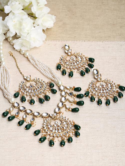 green metal necklaces and earring - 18635975 - Very Small Image - 1