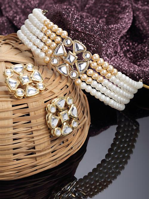 gold metal necklaces and earring - 18635981 - Very Small Image - 1