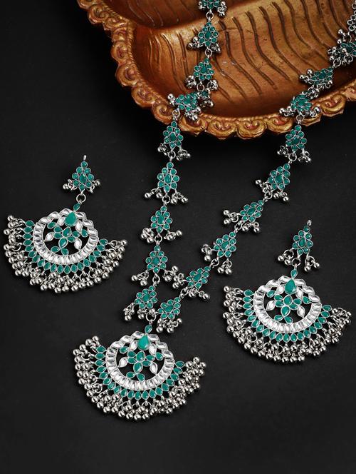 green metal necklaces and earring - 18635992 - Very Small Image - 1