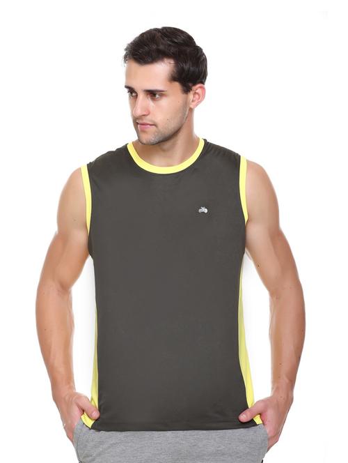 round neck sleeveless t-shirt - 18645783 - Very Small Image - 1