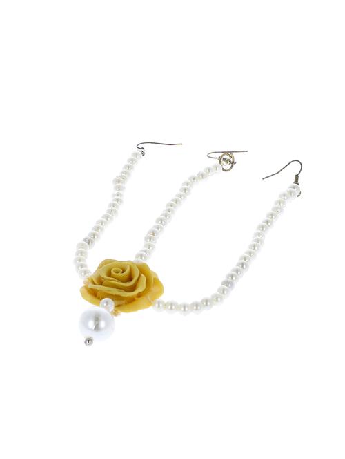 handmade artificial flowers maang teeka - 18647935 - Very Small Image - 1