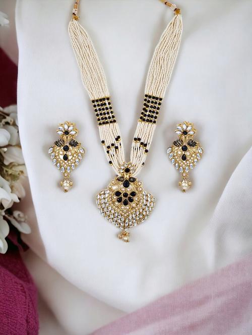 black zinc necklaces and earring - 18736469 - Very Small Image - 1