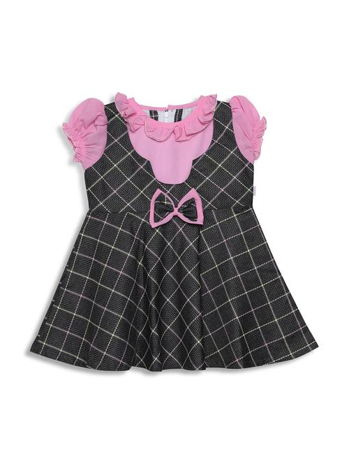 girls round neck checks frock - 18782610 - Very Small Image - 1