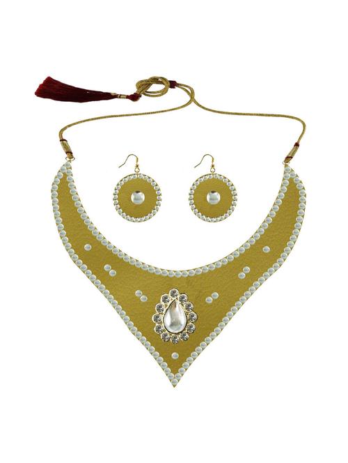 gold metal necklaces and earring - 18796282 - Very Small Image - 1