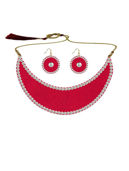 red metal necklaces and earring - 18796327 - Very Small Image - 1