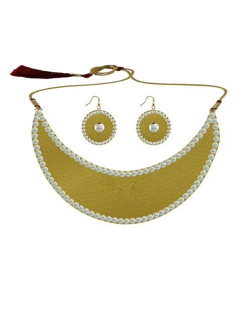 gold metal necklaces and earring - 18796328 - Very Small Image - 1