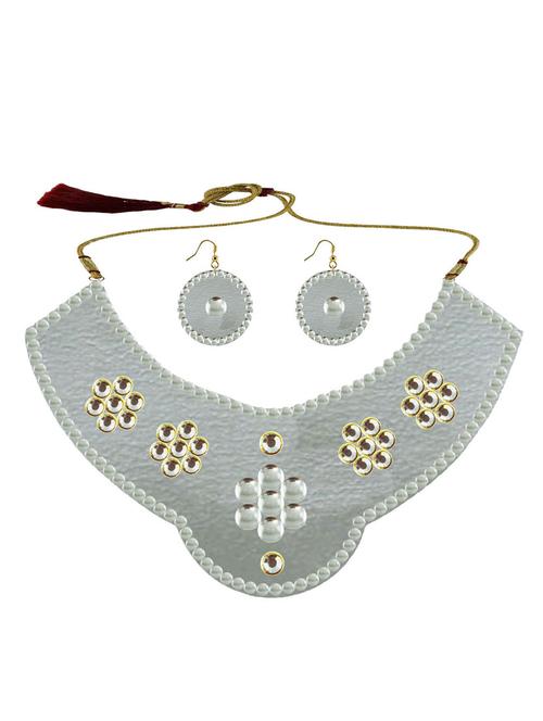 white metal necklaces and earring - 18796375 - Very Small Image - 1