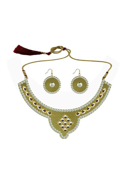 gold metal necklaces and earring - 18796415 - Very Small Image - 1