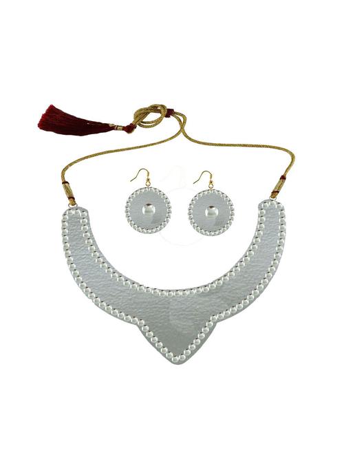 white metal necklaces and earring - 18796445 - Very Small Image - 1