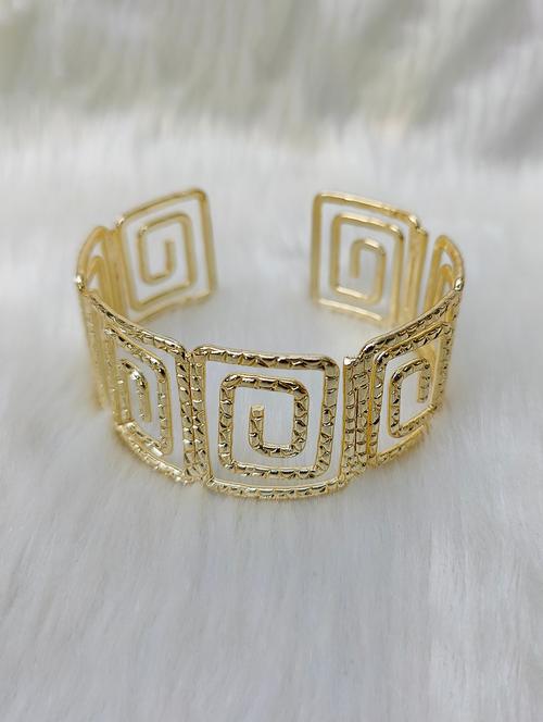 gold metal bracelet - 18902698 - Very Small Image - 1