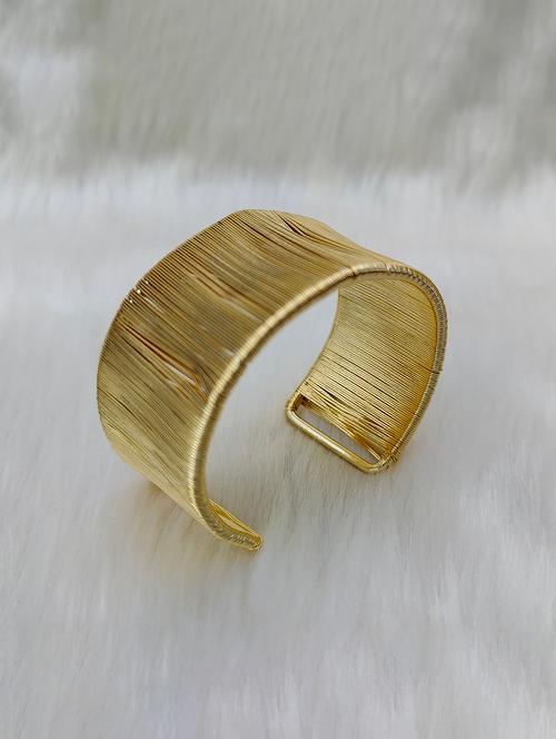 gold metal bracelet - 18902702 - Very Small Image - 1