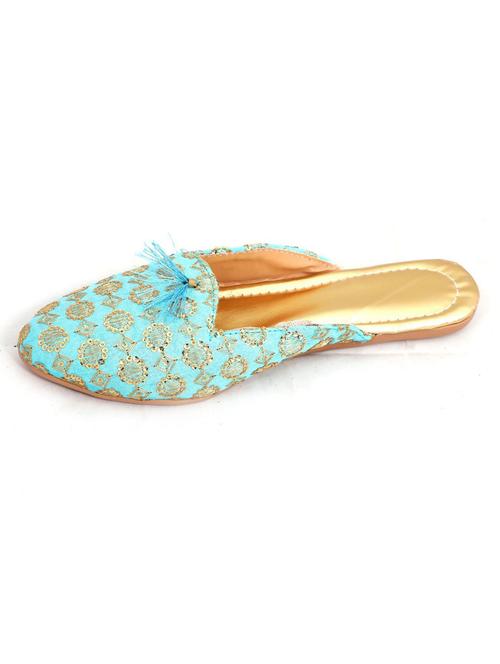 green embroidered mojari - 18908395 - Very Small Image - 1