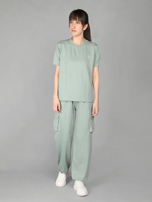 round neck active wear set - 19114346 - Very Small Image - 1